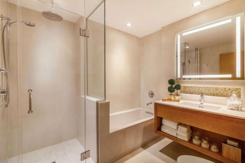 Habitación Deluxe - 1 cama grande del hotel Concorde New York. Foto 2