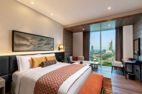 Habitación Doble Taj Club - cama doble extragrande del hotel Taj Jumeirah Lakes Towers. Foto 2