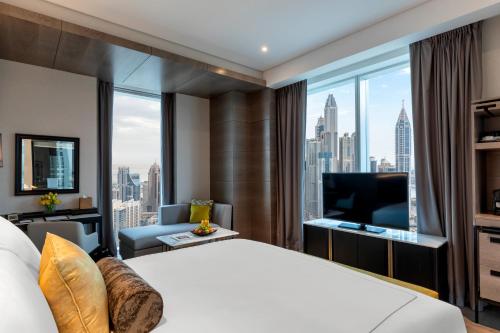 Habitación Doble Taj Club - cama doble extragrande del hotel Taj Jumeirah Lakes Towers. Foto 4