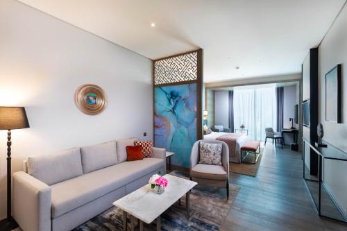 Suite Junior con vistas del hotel Taj Jumeirah Lakes Towers. Foto 3