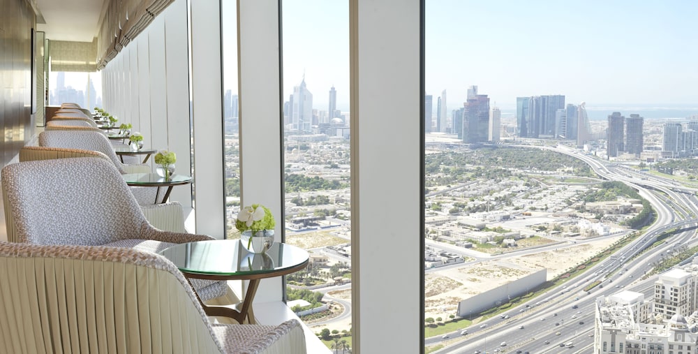 SUITE OPERA DE DOS DORMITORIOS Acceso Club Millésime 1 Cama King y 1 Cama Doble Servicio de Mayordomo del hotel Sofitel Dubai The Obelisk. Foto 8