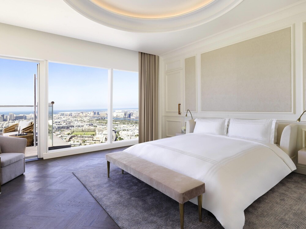 SUITE PRESIDENCIAL 2 Camas King Terraza Privada Servicio de Mayordomo del hotel Sofitel Dubai The Obelisk. Foto 1