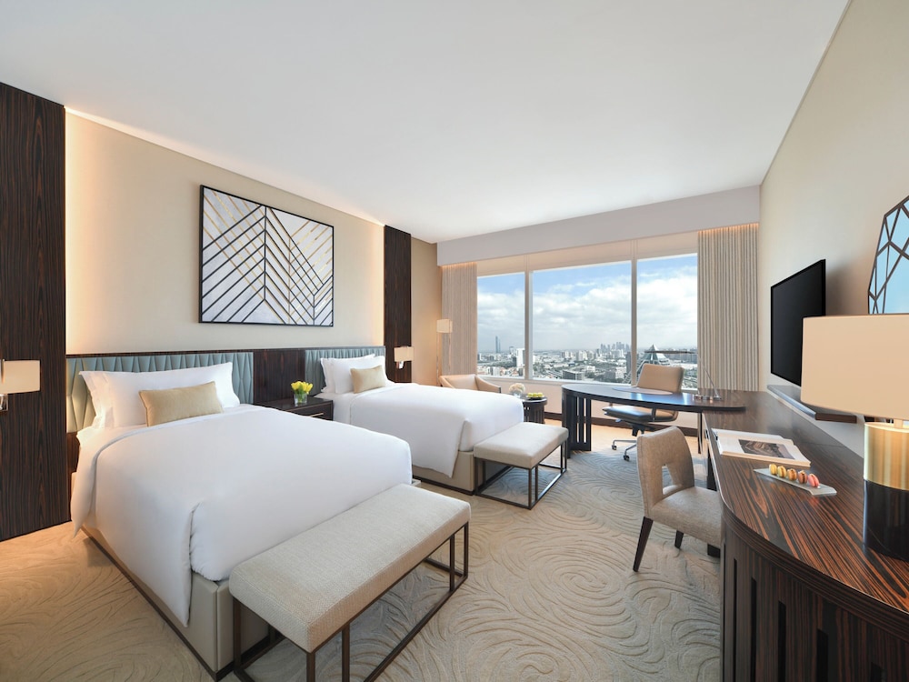 Habitación Familiar 1 Cama King y 1 Cama Doble del hotel Sofitel Dubai The Obelisk. Foto 2