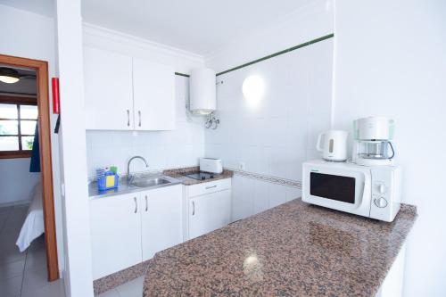 Apartamento Vista Jardin Balcón o Terraza 1 habitación Sofá Cama incluido 2 Camas individuales del hotel La Peñita. Foto 17