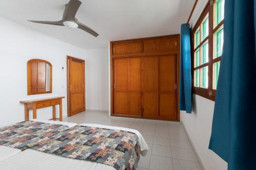 Apartamento Vista Jardin Balcón o Terraza 1 habitación Sofá Cama incluido 2 Camas individuales del hotel La Peñita. Foto 24