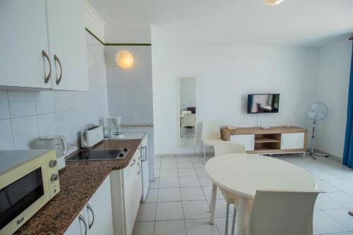 Apartamento Vista Jardin Balcón o Terraza 1 habitación Sofá Cama incluido 2 Camas individuales del hotel La Peñita. Foto 25