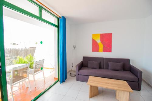 Apartamento Vista Jardin Balcón o Terraza 1 habitación Sofá Cama incluido 2 Camas individuales del hotel La Peñita. Foto 32