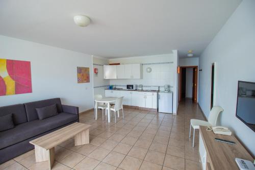 Apartamento Vista Jardin Balcón o Terraza 1 habitación Sofá Cama incluido 2 Camas individuales del hotel La Peñita. Foto 34