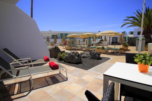 Apartamento de 1 dormitorio con vistas a la piscina del hotel La Peñita. Foto 1