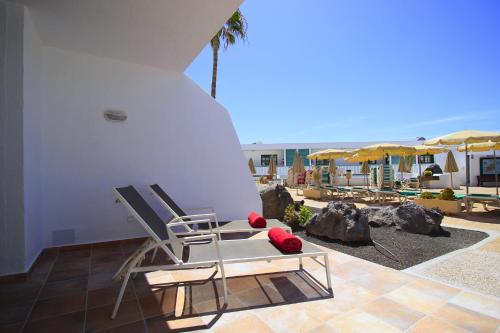 Apartamento de 1 dormitorio con vistas a la piscina del hotel La Peñita. Foto 2