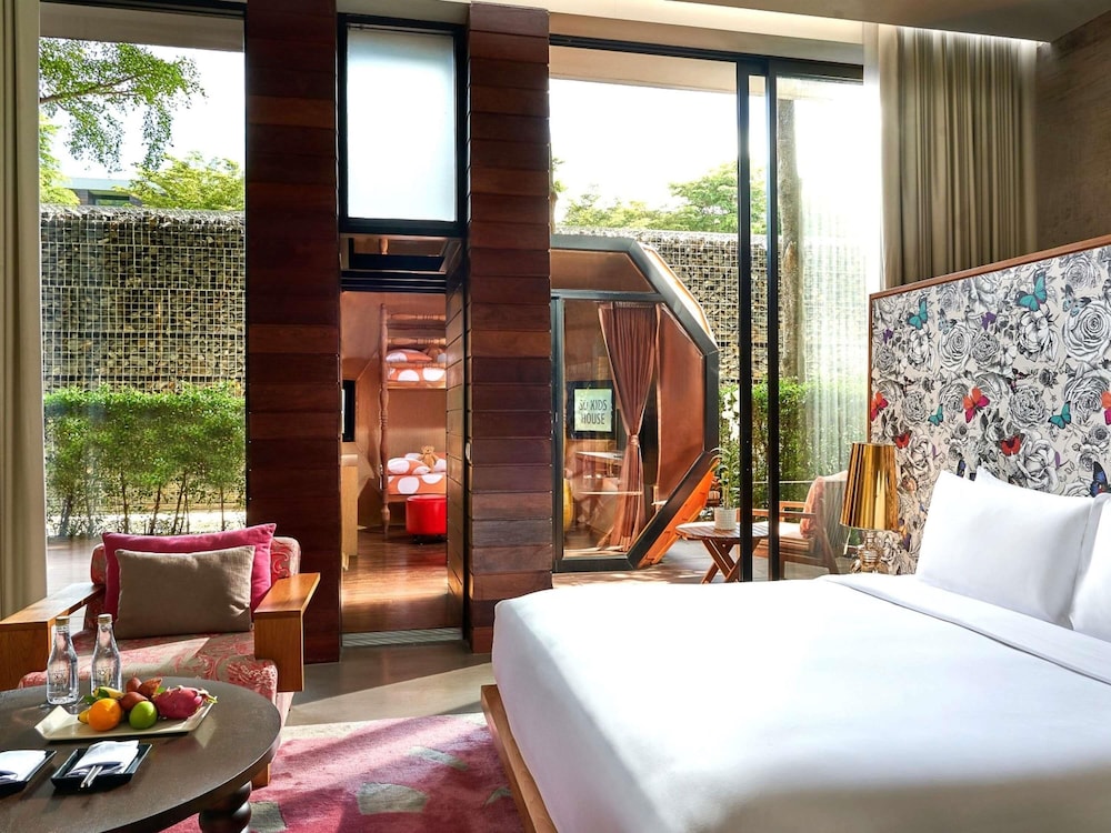 SO FAMILY Kid's House, 1 Cama King o 2 Camas Individuales con Casa Infantil, Diseño SO Arty & SO Nature del hotel So Sofitel Hua Hin. Foto 3