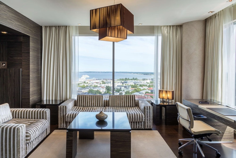 Suite del hotel Swissotel Tallinn. Foto 5