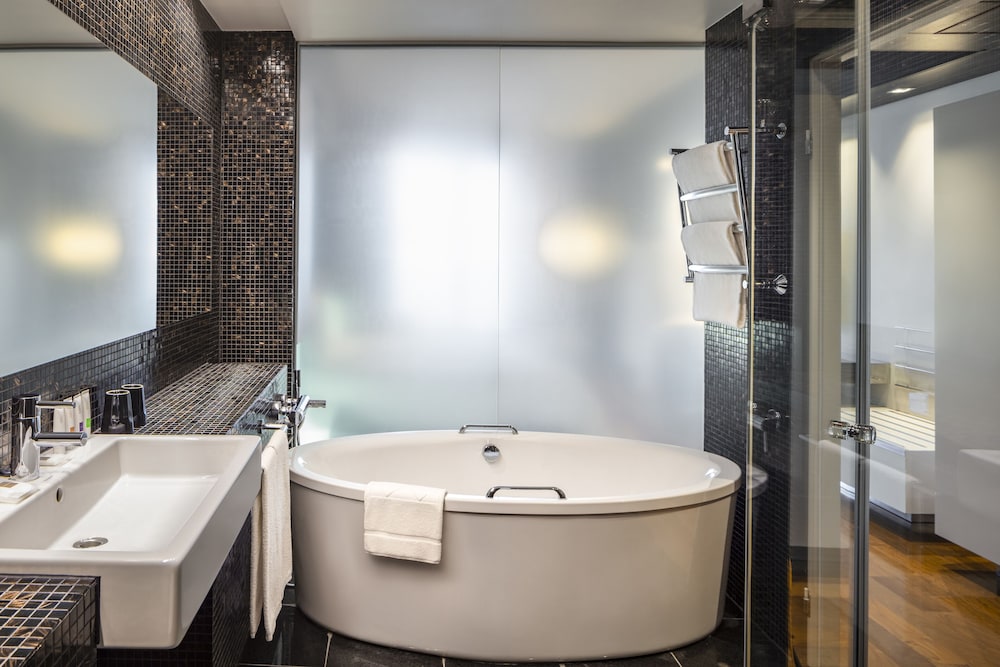 Habitación King Swiss Executive del hotel Swissotel Tallinn. Foto 4