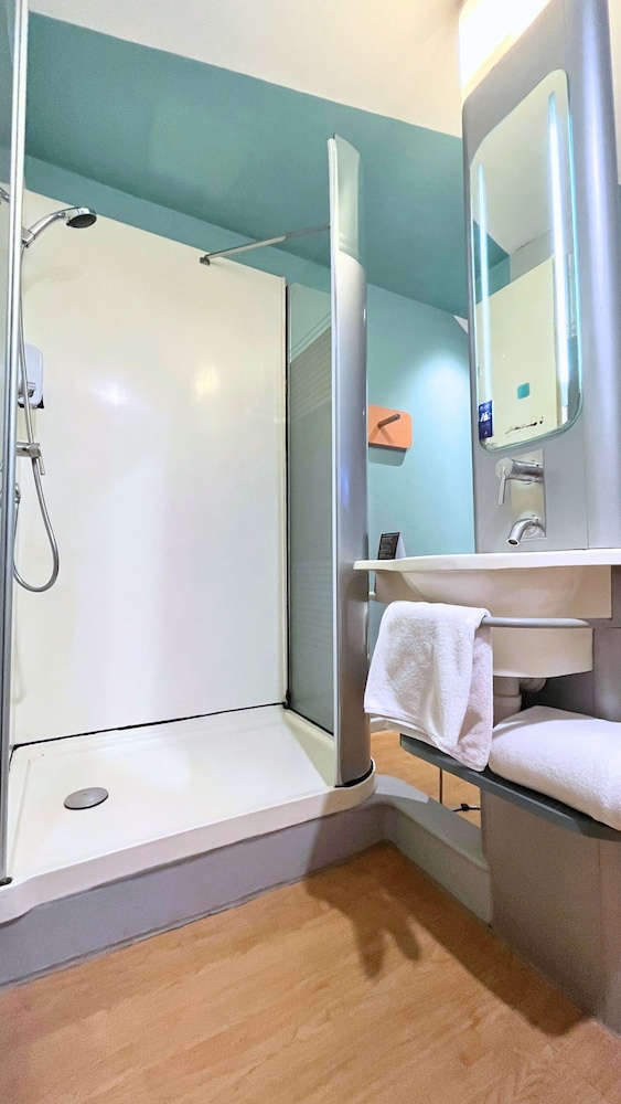 Estándar 1 Cama Doble del hotel ibis budget Jakarta Airport. Foto 3