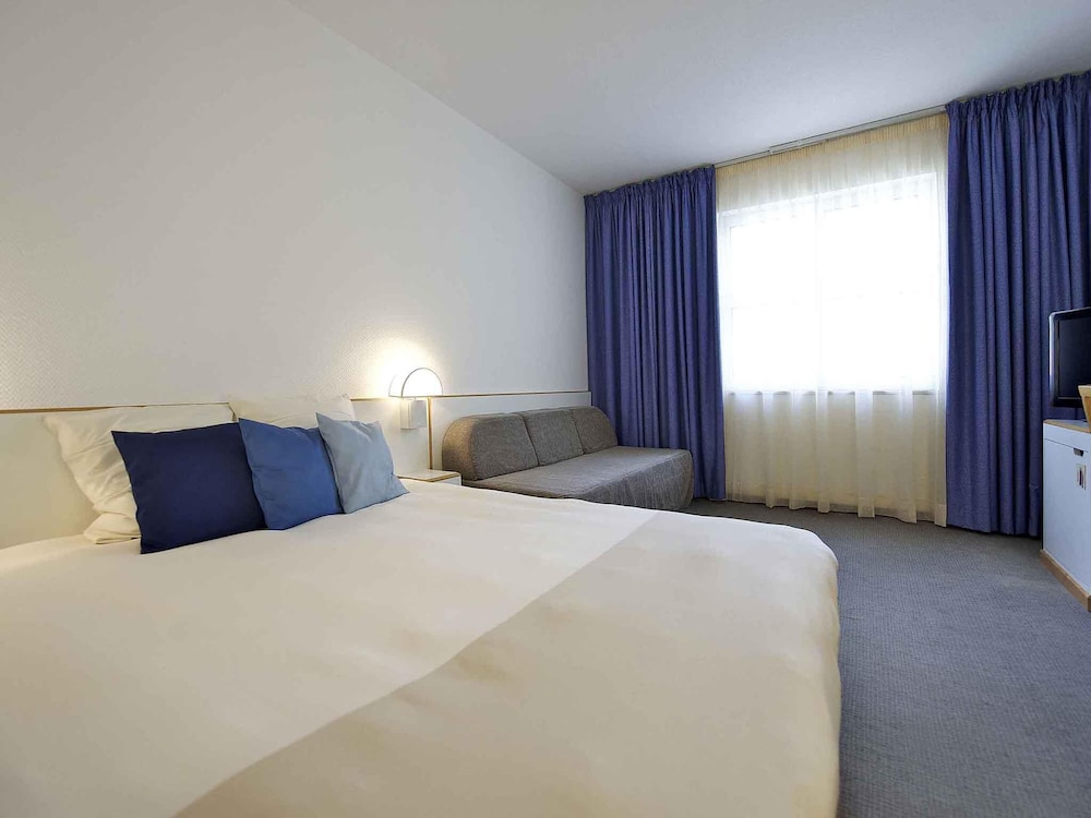 Habitación estándar, 1 cama doble con sofá cama del hotel Novotel Firenze Nord Aeroporto. Foto 7