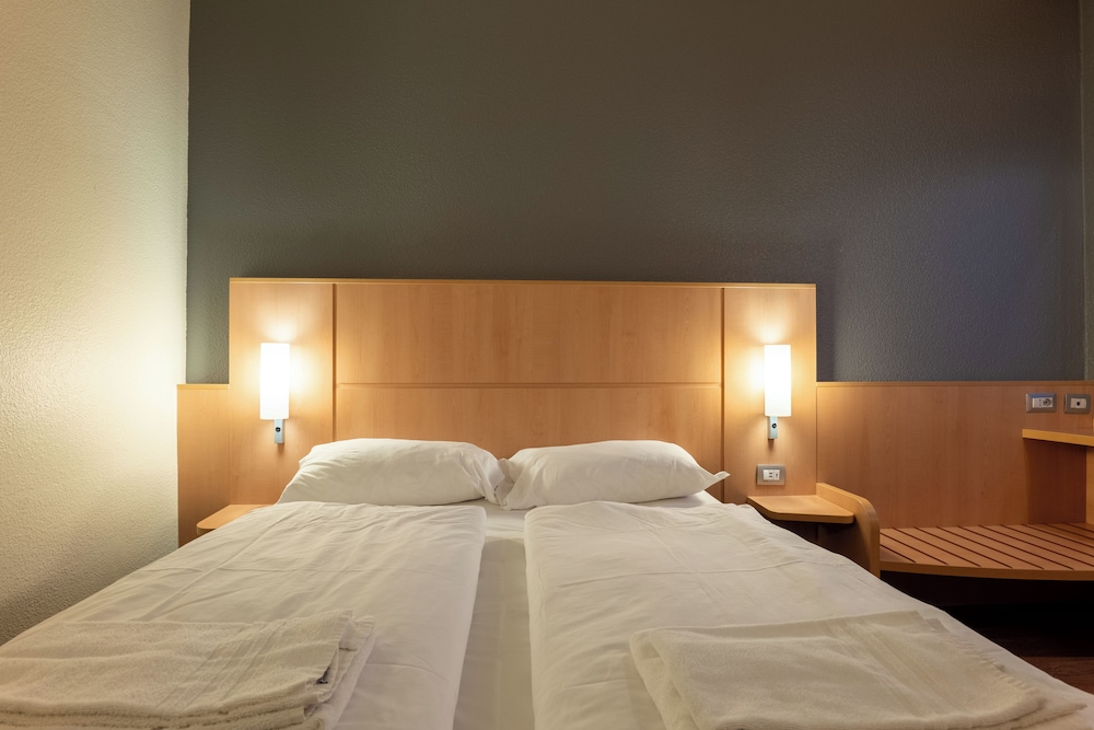 Habitación con 2 camas individuales del hotel a&o Milano Ca Granda. Foto 6
