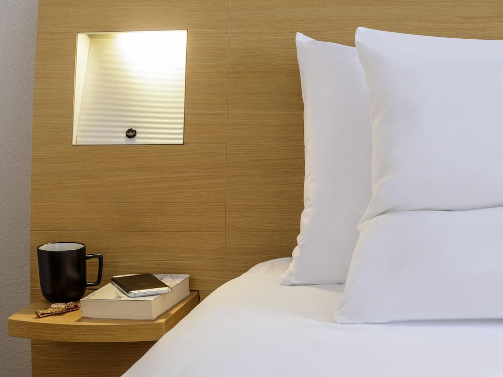 Habitación superior, 1 cama doble con sofá cama del hotel Novotel Milano Malpensa Aeroporto. Foto 4