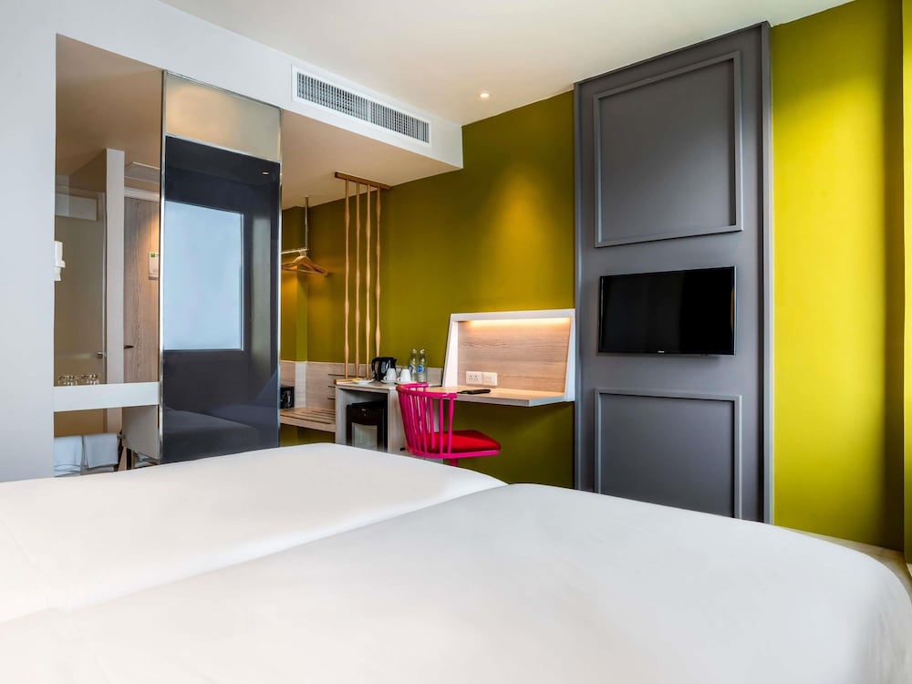 Habitación estándar con dos camas individuales del hotel Ibis Styles Phuket City. Foto 5