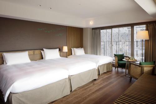 Habitación Doble Deluxe Esquinera con acceso al salón - 2 camas del hotel Good Nature Hotel Kyoto. Foto 3