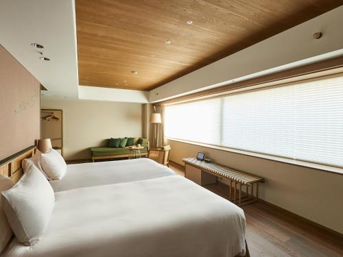 Habitación Grand Deluxe con 2 camas individuales del hotel Good Nature Hotel Kyoto. Foto 2