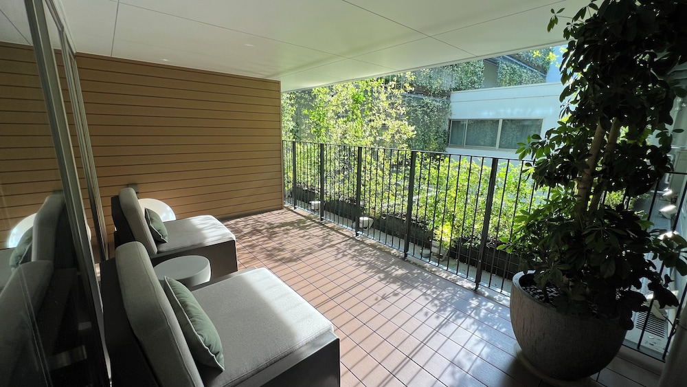 Habitación con 2 camas individuales, no fumadores, vistas al jardín (Terrace with Lounge Access) del hotel Good Nature Hotel Kyoto. Foto 4