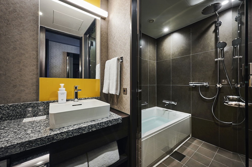 Habitación, en esquina (King, 34.3 sqm) del hotel The Royal Park Iconic Osaka Midosuji. Foto 12