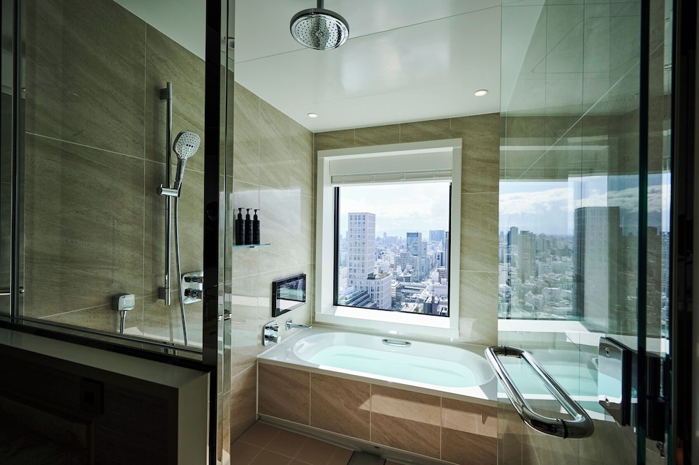 Habitación ejecutiva con 2 camas individuales, no fumadores, en esquina (Deluxe, with Lounge Access) del hotel The Royal Park Iconic Osaka Midosuji. Foto 13