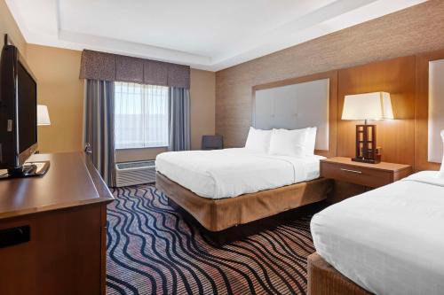 Habitación con ducha accesible en silla de ruedas - 2 camas grandes - Apta para personas con movilidad reducida - No fumadores del hotel Best Western Summit Inn. Foto 1