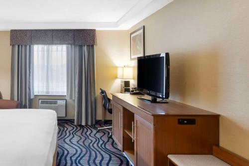 King Room with Roll - In - Shower - Mobility Accessible/Non - Smoking del hotel Best Western Summit Inn. Foto 3