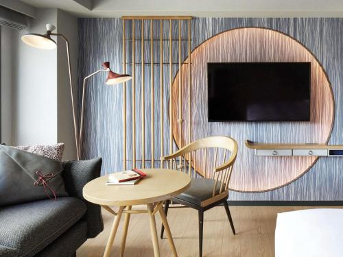 Privilege Room with Two Twin Beds and Sofa - Non Smoking del hotel Mercure Kyoto Station. Foto 6