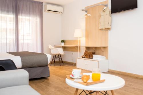 Habitación Cuádruple con balcón del hotel Rooms Ciencias. Foto 7