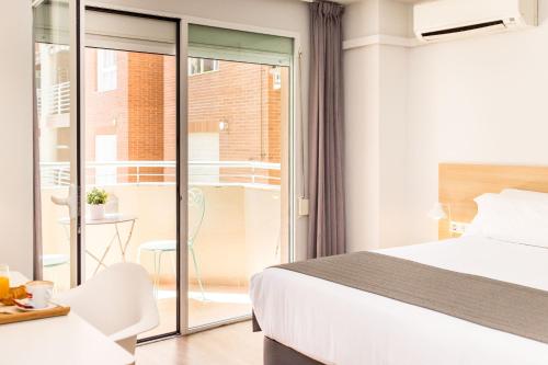 Habitación Cuádruple con balcón del hotel Rooms Ciencias. Foto 13