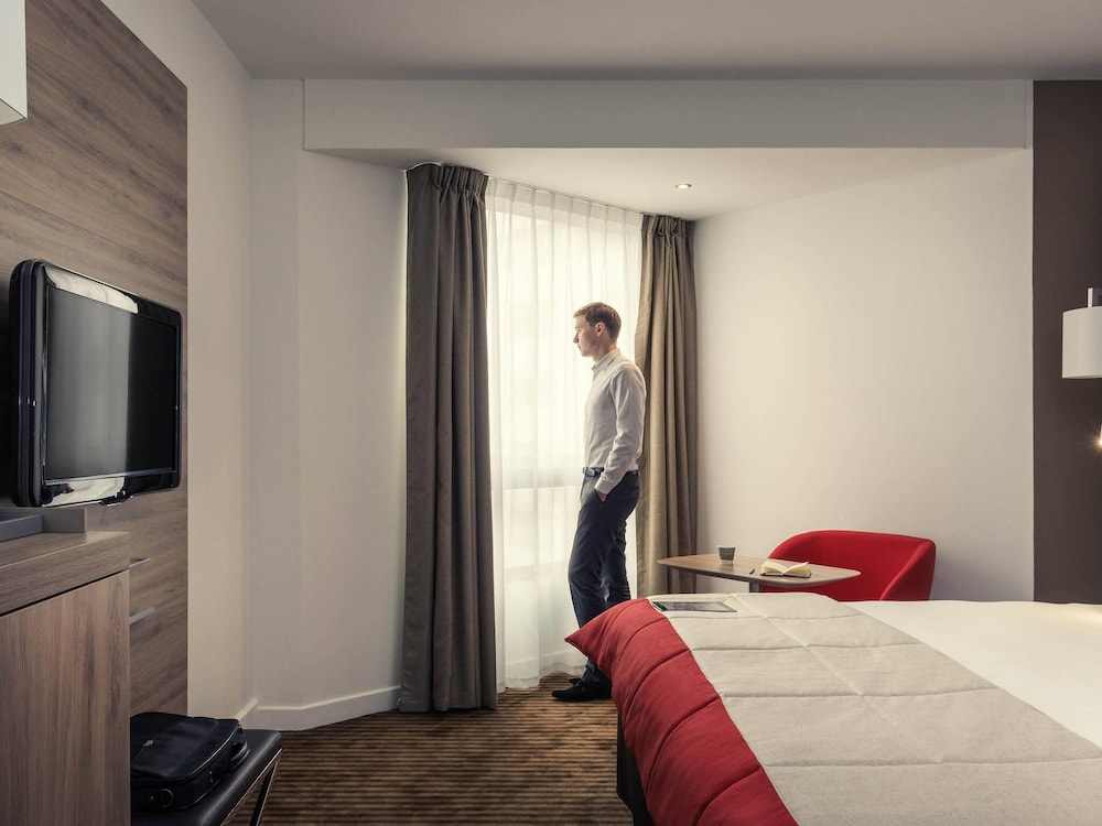 Habitación Clásica con 1 cama doble del hotel Mercure Paris Boulogne. Foto 4