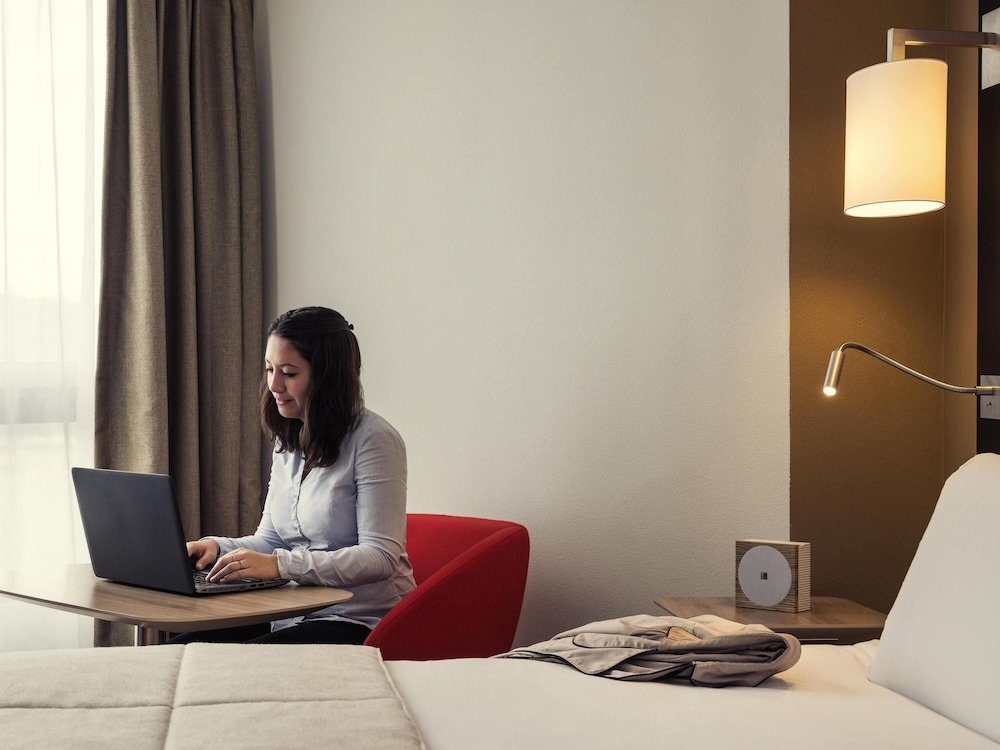 Habitación Clásica con 1 cama doble del hotel Mercure Paris Boulogne. Foto 5