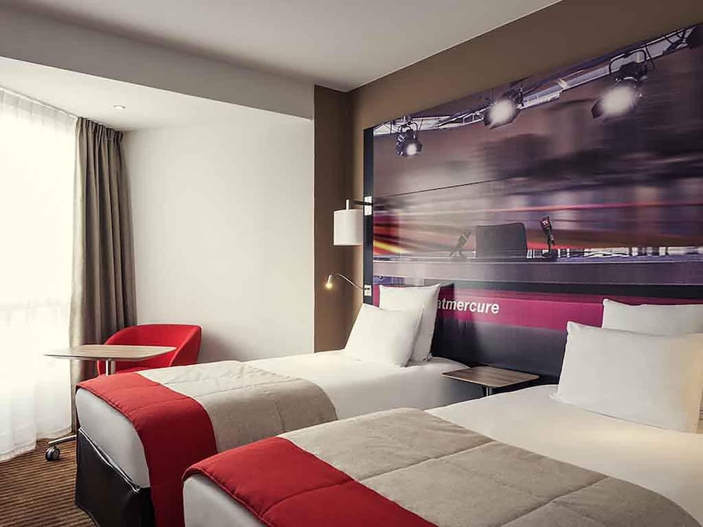 Habitación Clásica con camas gemelas del hotel Mercure Paris Boulogne. Foto 4