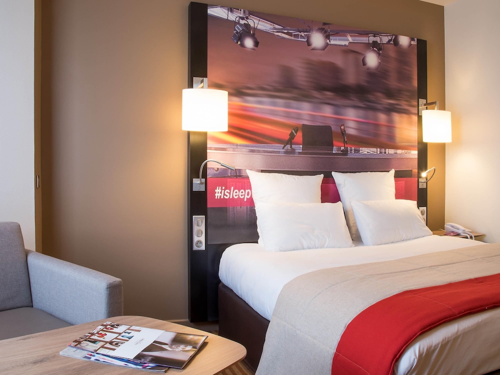 Habitación Clásica con 1 cama doble y 1 sofá - cama individual del hotel Mercure Paris Boulogne