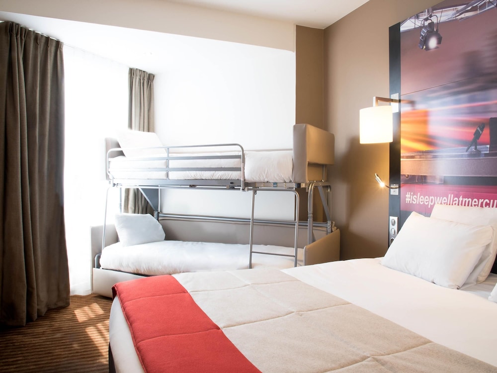 Habitación Familiar Estándar con 1 cama doble y camas litera del hotel Mercure Paris Boulogne