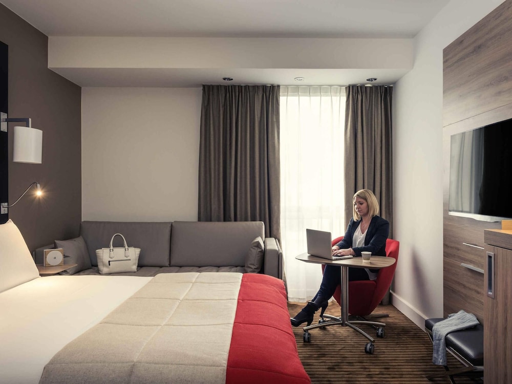 Habitación Familiar Estándar con 1 cama doble y camas litera del hotel Mercure Paris Boulogne. Foto 4