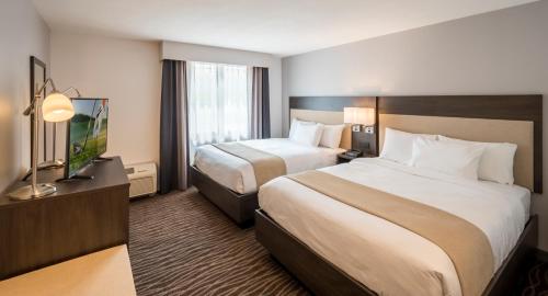 Suite de 1 dormitorio con 2 camas grandes - Adaptada para personas de movilidad reducida - No fumadores del hotel Country Inn and Suites by Radisson, Rochester-Pittsford/Brighton, NY. Foto 1