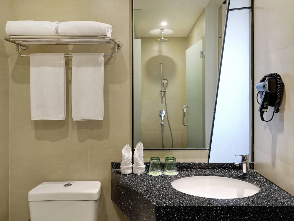 Habitación superior con 2 camas individuales del hotel Ibis Styles Jakarta Simatupang - Chse Certified. Foto 1
