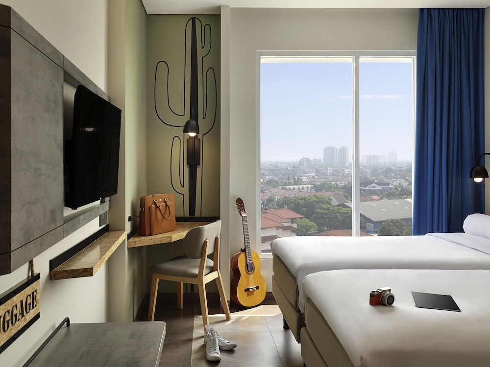Habitación superior con 2 camas individuales del hotel Ibis Styles Jakarta Simatupang - Chse Certified. Foto 2