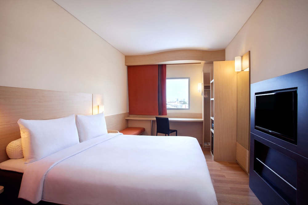 Habitación estándar, 1 cama doble del hotel Ibis Jakarta Harmoni. Foto 5