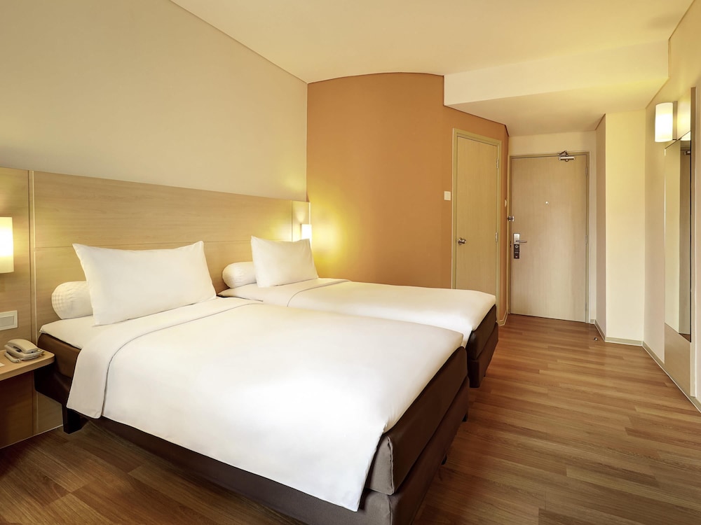 Habitación estándar, 2 camas individuales del hotel Ibis Jakarta Harmoni. Foto 3