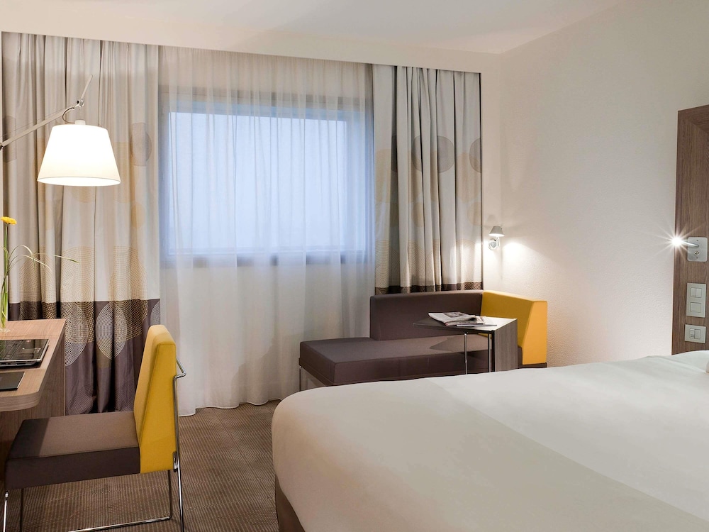 Habitación Ejecutiva con 1 cama doble y 1 sofá - cama individual del hotel Novotel Nantes Carquefou. Foto 7