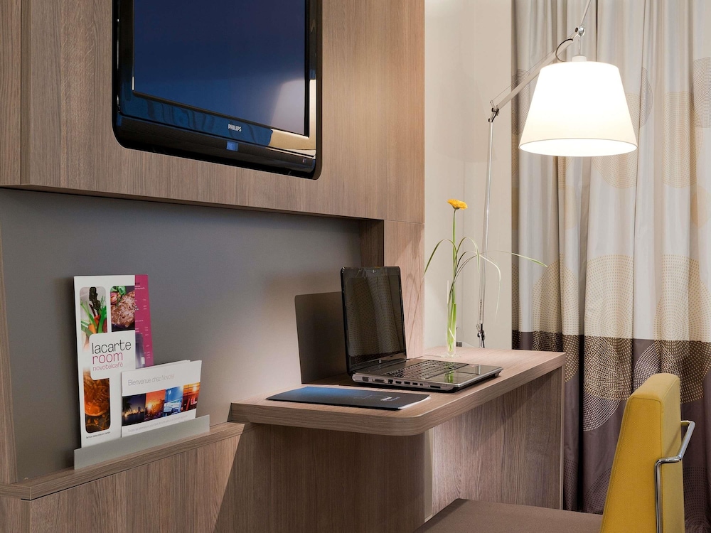 Habitación Ejecutiva con 1 cama doble y 1 sofá - cama individual del hotel Novotel Nantes Carquefou. Foto 9