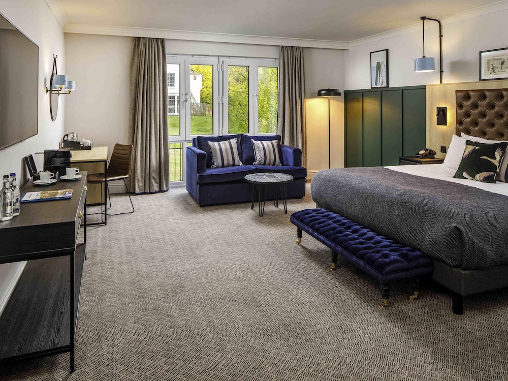 Habitación Doble Familiar Privilegio con sofá - cama del hotel Mercure Oxford Hawkwell House. Foto 7