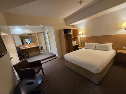 Habitación Triple Estándar del hotel Oyo Luton. Foto 2