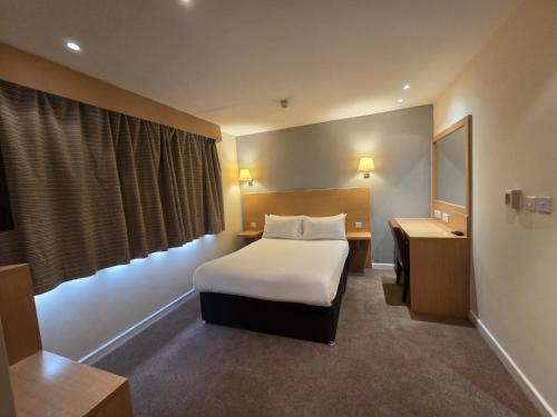 Habitación Triple Estándar del hotel Oyo Luton. Foto 3