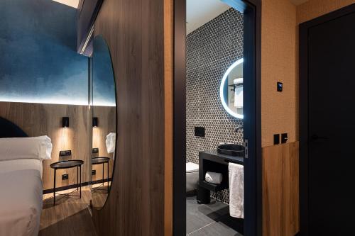 Habitación doble 1 Cama king Económica del hotel Hotel Cordial La Peregrina. Foto 7