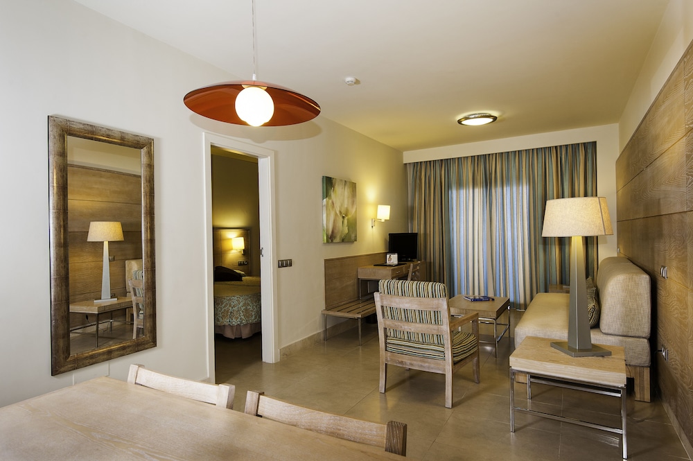 Suite, 1 habitación, balcón, vistas al mar del hotel Kn Arenas del Mar. Foto 1